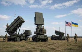 Trump Signs Russia Sanctions Law India Tariff Threat - रूसी तेल खरीद पर अमेरिका का कड़ा कदम - डोनाल्ड ट्रंप ने रूस प्रतिबंध कानून पर किए हस्ताक्षर, भारत और चीन पर मंडराया 100 % तक टैरिफ का खतरा