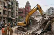BMC Demolishes Garage Marriage Hall On Fire Station Land - फायर ब्रिगेड की आरक्षित जमीन पर कब्जा कर बनाया था गैरेज और मैरिज हॉल बीएमसी ने बुलडोजर चलाकर किया जमींदोज