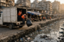 BMC Notice Contractor Dry Waste Mogra Nullah - मुंबई में बीएमसी के ठेकेदार की शर्मनाक करतूत अंधेरी के मोगरा नाले में सूखा कचरा फेंकते पकड़ा गया टेम्पो 48 घंटे में वर्क ऑर्डर रद्द करने का अल्टीमेटम