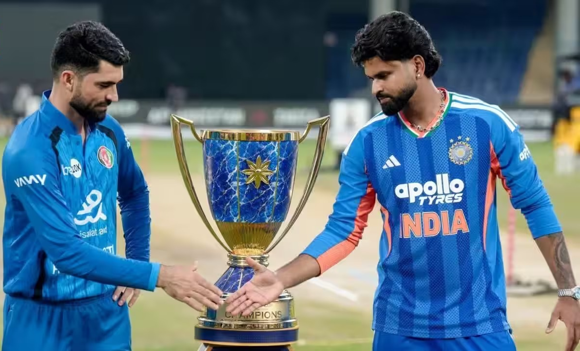 Afghanistan Captain Joins India Celebration Sportsmanship - हार-जीत के फासले से परे दोनों टीमों के खिलाड़ियों ने दिखाया शानदार भाईचारा; सोशल मीडिया पर वायरल हुई दिल जीतने वाली तस्वीरें और वीडियो।