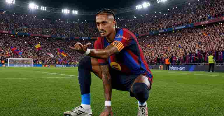 Raphinha Shots At Atletico Madrid Julian Alvarez Transfer Remarks - जुवियन अल्वारेस के बयान पर राफिन्हा का एलेटलेटिको मैड्रिड पर तीखा हमला - खिलाड़ी की इच्छा और क्लब के रवैये पर गरमाई राजनीति