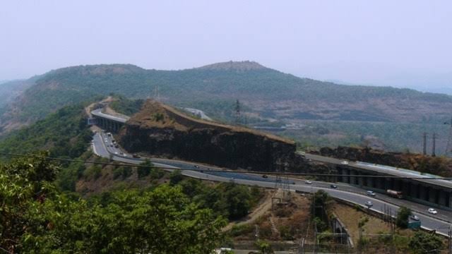 Maharashtra Cuts Land Acquisition Base For 12 Percent Extra Payment - महाराष्ट्र में भूमि अधिग्रहण के नियमों में बड़ा बदलाव12% अतिरिक्त भुगतान का आधार घटाया, किसानों को मिलने वाले मुआवजे में होगी भारी कमी