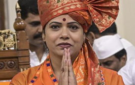 BMC Mayor Ritu Tawade Distances From 14 Feet Slum Demolition Drive - 14 फीट से ऊंची झोपड़ियों पर बुलडोजर चलाने के फैसले से मुंबई की मेयर रितु तावड़े ने झाड़ा पल्ला  कहा- 'मुझे मामले की कोई जानकारी नहीं'
