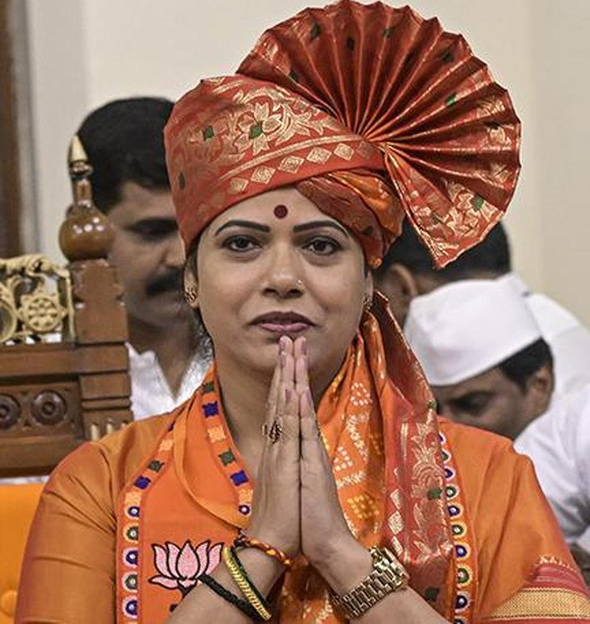 BMC Mayor Ritu Tawade Distances From 14 Feet Slum Demolition Drive - 14 फीट से ऊंची झोपड़ियों पर बुलडोजर चलाने के फैसले से मुंबई की मेयर रितु तावड़े ने झाड़ा पल्ला  कहा- 'मुझे मामले की कोई जानकारी नहीं'