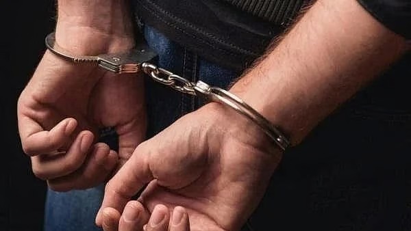 Santacruz East Drainage Worker Death Contractor Arrested Culpable Homicide - सांताक्रूज ईस्ट में गटर सफाई के दौरान मजदूर की मौत पर कड़ा एक्शन - गैर-इरादतन हत्या के आरोप में ठेकेदार गिरफ्तार, बीएमसी ने बताया अनधिकृत काम