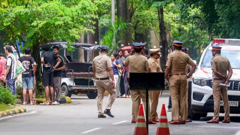 Vasai Crime Branch Busts - Major Crackdown Vasai Crime Branch Busts Interstate Online Betting Syndicate Operating From Goa; 9 Arrested, Tech And Bank Kits Worth Rs 9.86 Lakh Seized